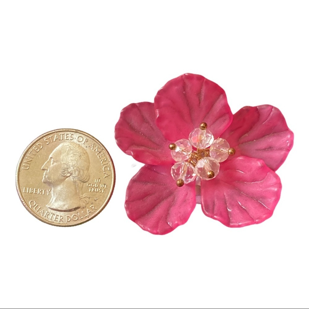 Pink natural shape petal floral resin post back earrings woman OS - Picture 4 of 6